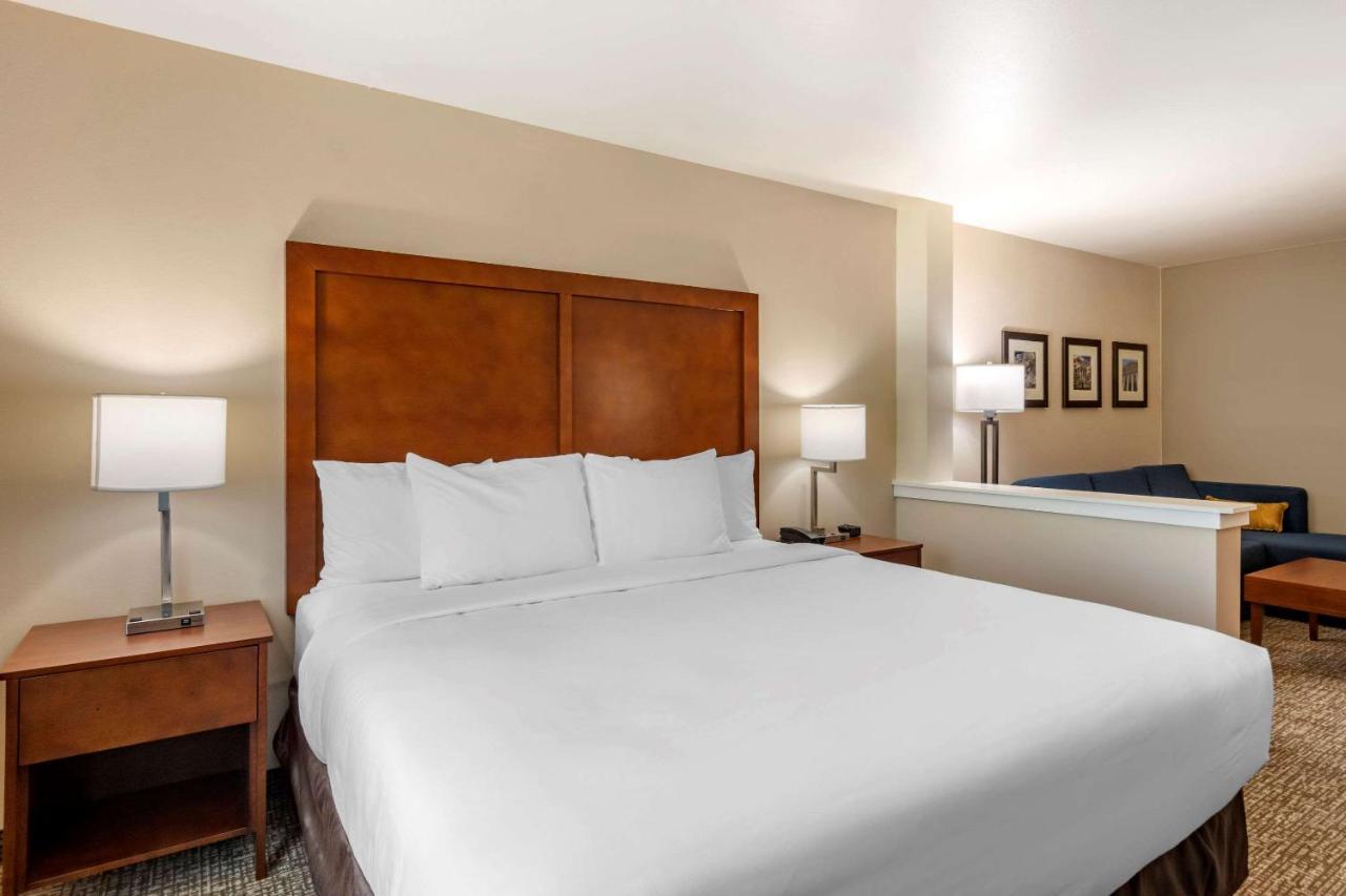 Comfort Inn & Suites Шарлотсвил Екстериор снимка
