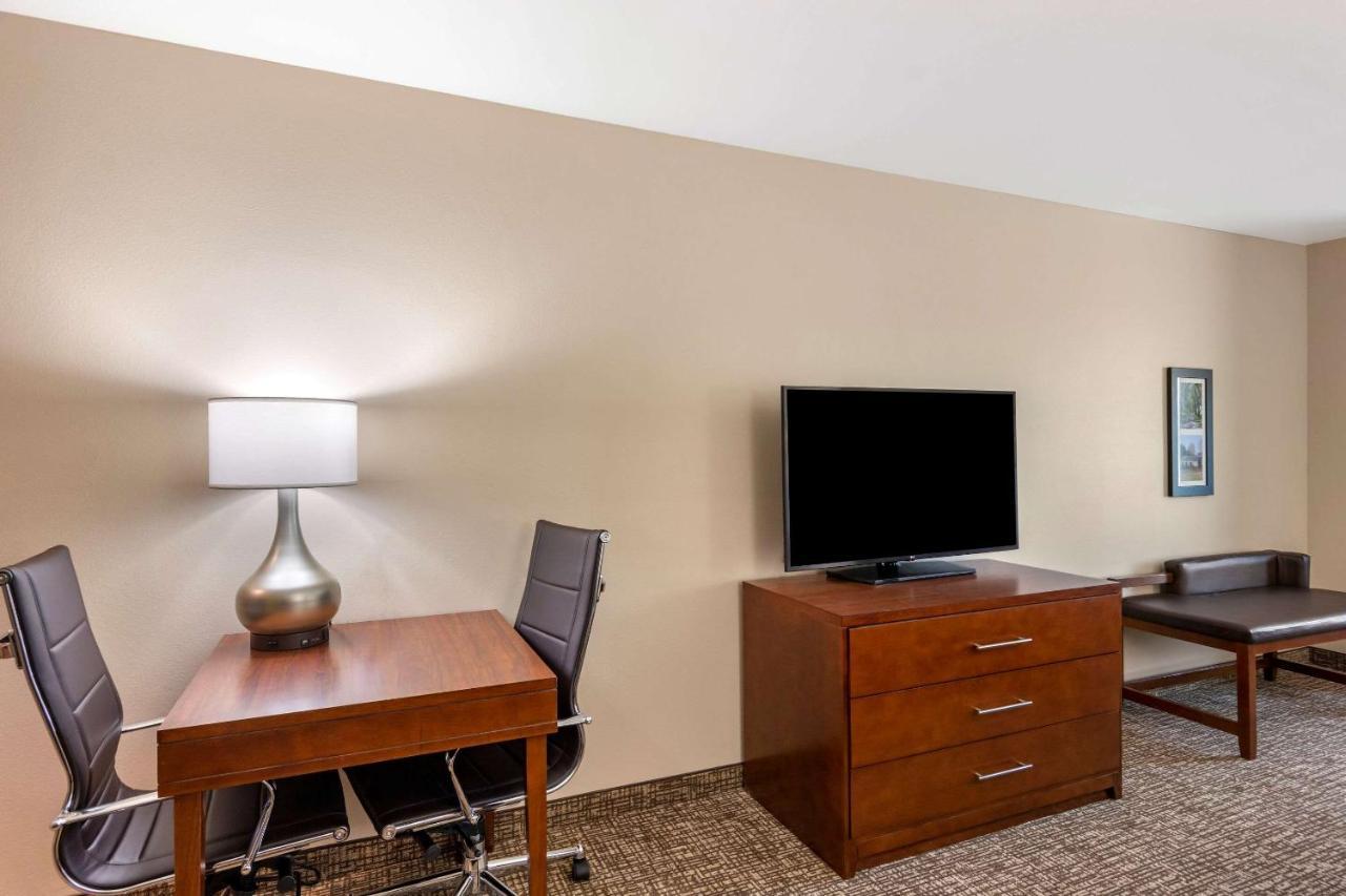 Comfort Inn & Suites Шарлотсвил Екстериор снимка